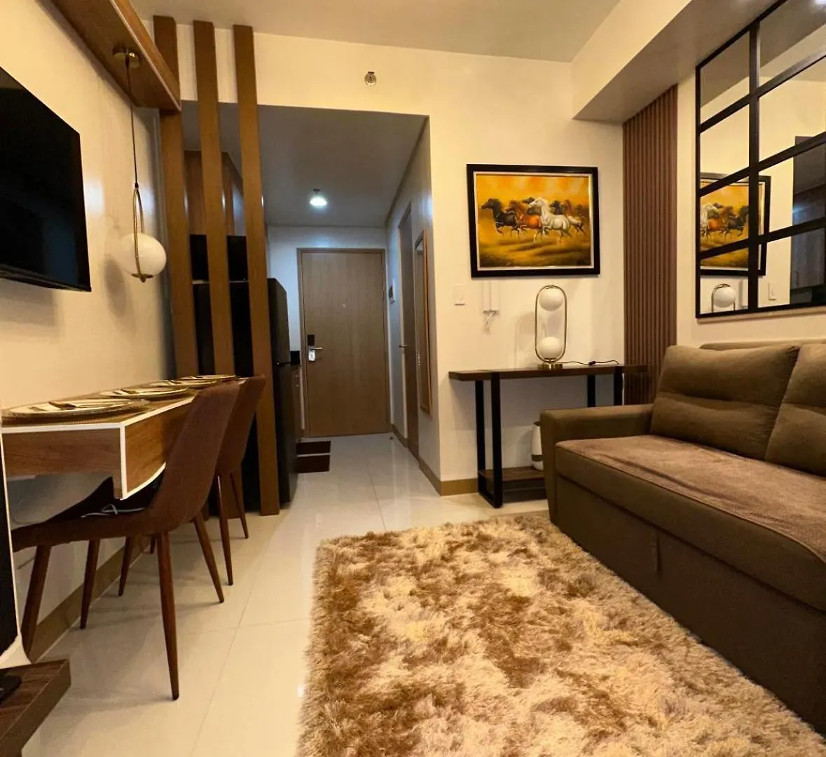 Апарт-отель Arq Staycation - Red Residences Makati Манила
