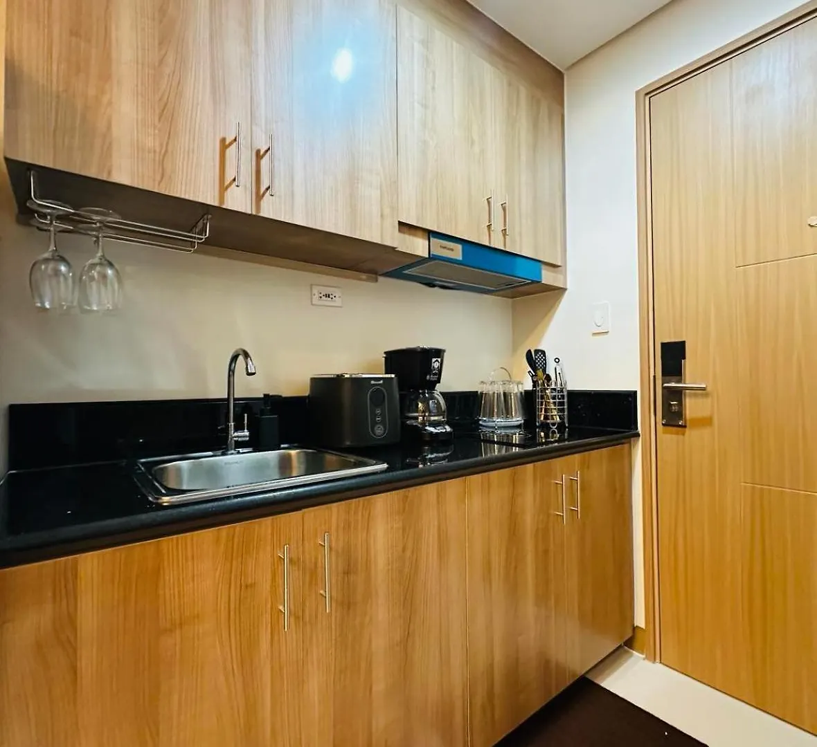 Arq Staycation - Red Residences Makati Manila 0*,  Philippines