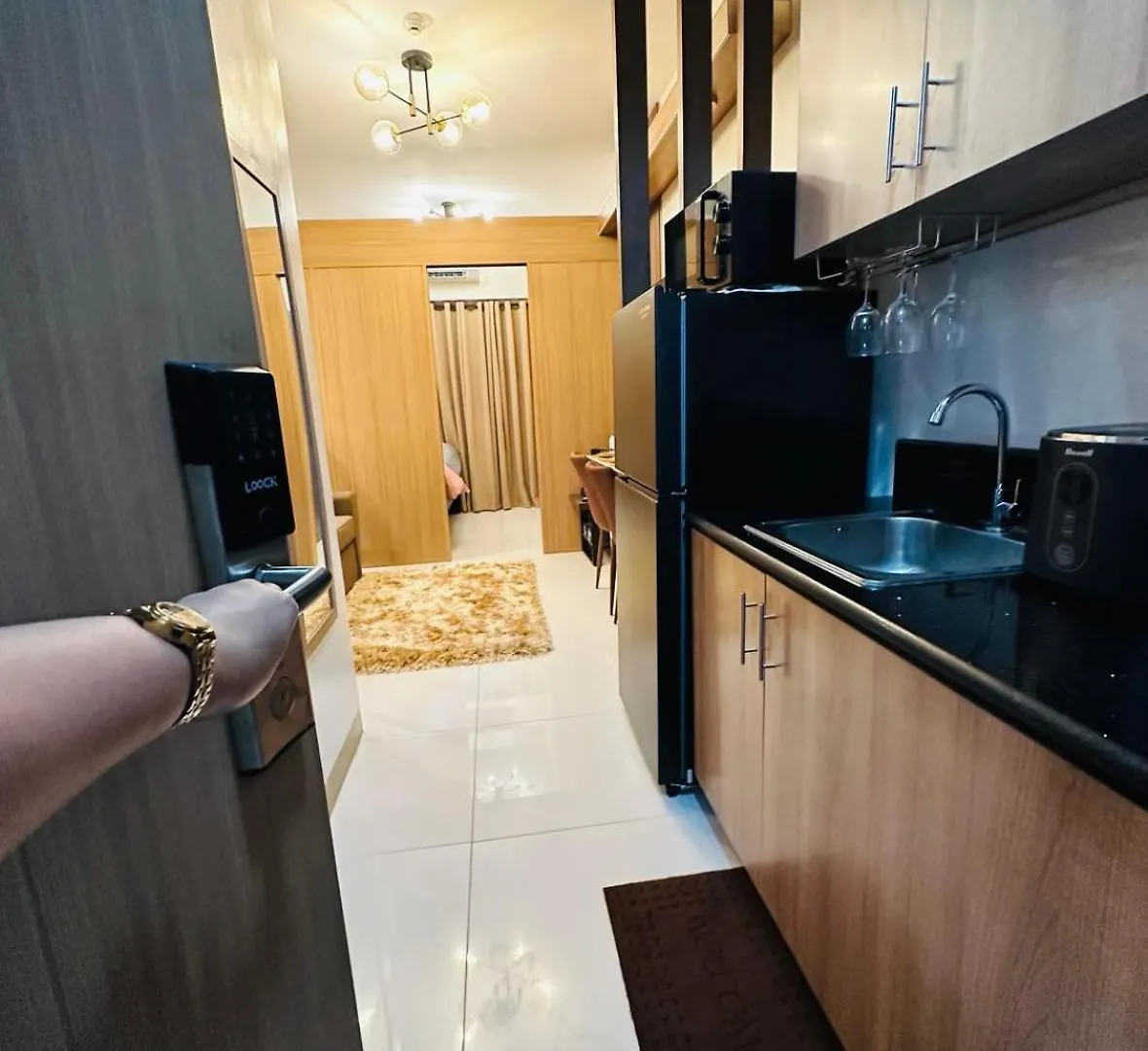 Arq Staycation - Red Residences Makati Manila Aparthotel